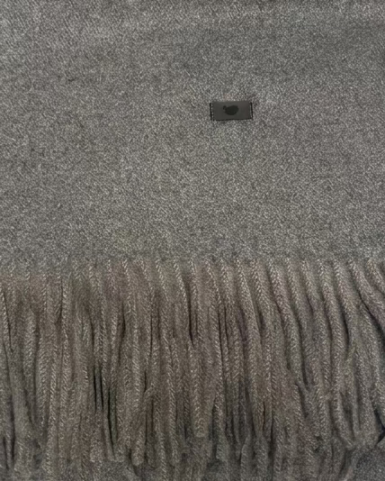 ŠEDÝ ŠÁL